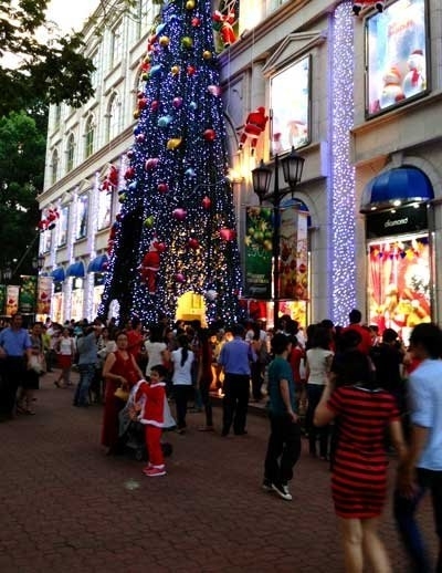 Các[-]trung[-]tâm[-]mua[-]sắm[-]đông[-]người[-]dịp[-]cuối[-]năm[-]đang[-]là[-]địa[-]bàn[-]hoạt[-]động[-]của[-]nhiều[-]“tập[-]đoàn”[-]móc[-]túi